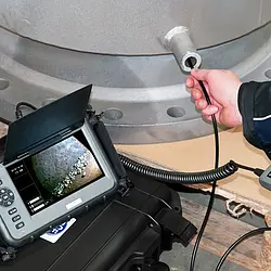 Videoendoscopio PCE-VE 1034N-F realizando una comprobación