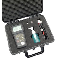 Das Ultraschall Dickenmessgerät  PCE 250 im Koffer.