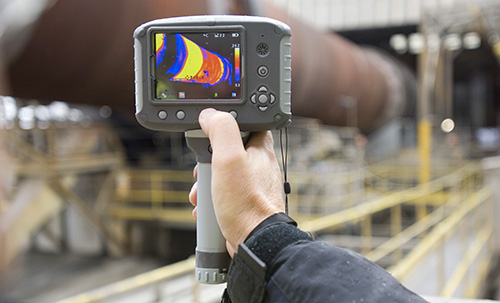 Die Geb�udethermografie-Kamera im Einsatz in der Industrie.