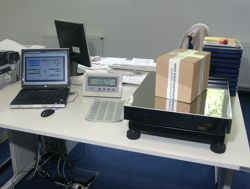 Paketwaage im praktischen Einsatz (mir angeschlossener Software)