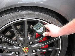 PCE-CT 28 (F/N) thickness meter: measuring the visor of a car