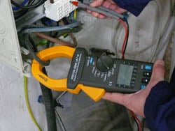 Testing a measurement with the three-phase power analyzer PCE-GPA 62.