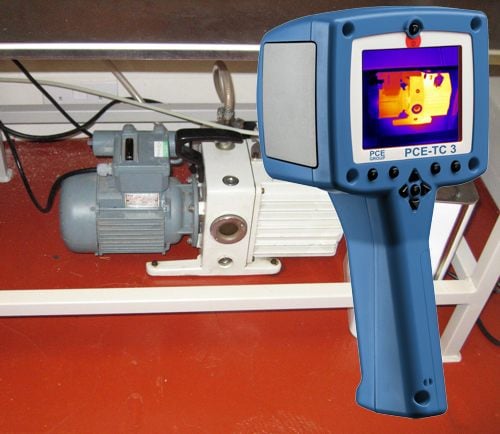 PCE-TC 3 Thermal Imaging Camera: Example of a thermograph of a motor unit and transmission using the PCE-TC 3