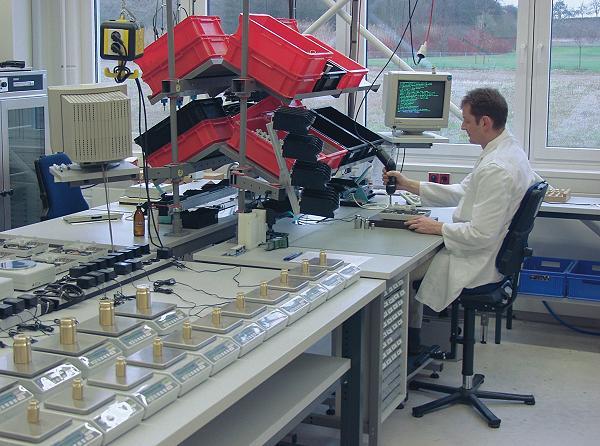 Calibración de las balanzas en el laboratorio.