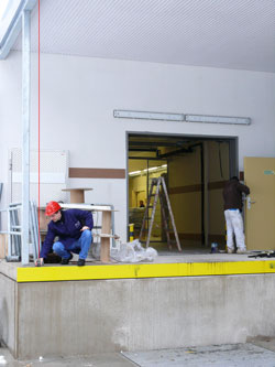 Distanciometro PCE-LDM 50 realizando una medici�n