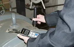 Les capteurs de vibrations PCE lors de la surveillance des machines.