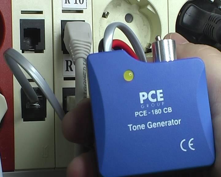Generatore di toni il quale serve per introdurre un segno alla linea di telefono o rete LAN 