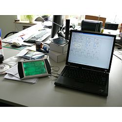 Qui pu� osservare la stazione meteorologica PCE-FWS 20 connessa ad un portatile con software.