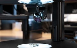 Microscope PCE-IDM 3D in use to check a wrist watch.