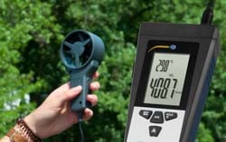 Wind speed meter in an application with a thermo sensor.