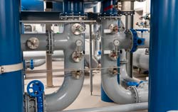 Uso de um caudalímetro em uma central abastecedora de água.