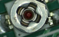 Controle de qualidade realizado com o microscópio de investigação da PCE.