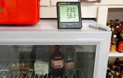 Uso do termômetro para câmeras frigoríficas para medicamentos.