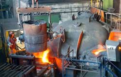 Termómetro infrarrojo utilizado en la industria metalúrgica en un alto horno