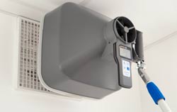 Anemómetro con campana de flujo