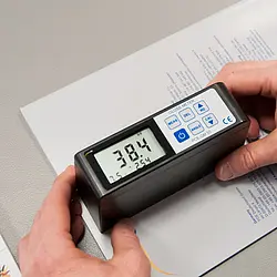 Brillómetro realizando una medición