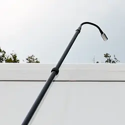 Endoscopio - Inspección del techo de un camión con la sonda 
