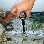 Analizador de agua - Imagen de uso en un acuario