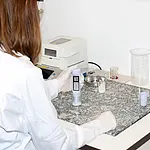 Medidor de agua - Imagen de uso en el laboratorio