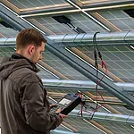 Medidor para instalaciones fotovoltaicas - Medición en un panel solar