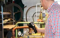 Camara de inspeccion en ingeniería automotriz.