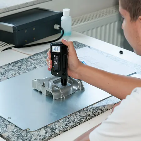 Comprobador de material PCE-950 - Imagen de uso 1