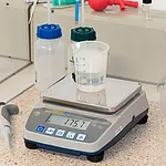 Balanza de mesa - Imagen de uso en un laboratorio