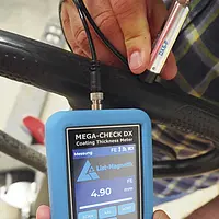 Instrumento de medición de superficies para revestimientos - Imagen de uso