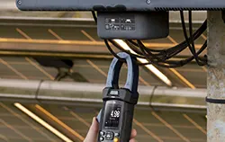 Überprüfung eines Solarmoduls mit dem Photovoltaik Messgerät PCE-CTI 10.