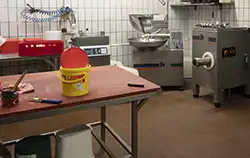 PCE Plattformwaage kann in einer Fleischerei angewendet werden.