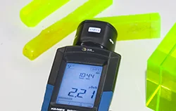 Messgeräte für Radioaktivität zur Untersuchung von strahlenden Glaskörpern.