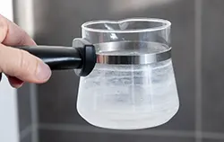 Mittels Wasserhärte Messgerät Einsatzes werden Kalkablagerungen verringert.