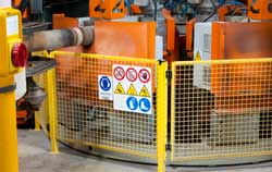 Arbeitslärm Warnanzeige im Einsatz in einer Fabrik.