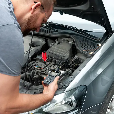 KFZ-Messgerät Autobatterietester PCE-CBA 10 Anwendung