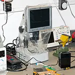 Werkstattmikroskop PCE-VM 21 mit Staubschutzhülle