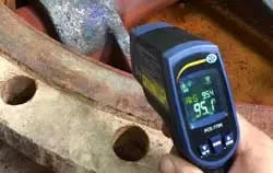 Digitalthermometer in der Anwendung.