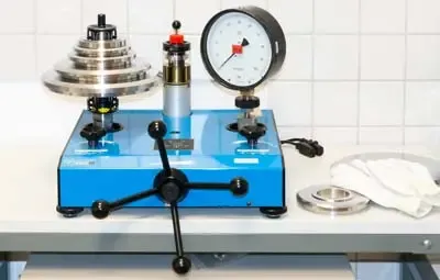 Een DAkkS-kalibratie in het kalibratielaboratorium.