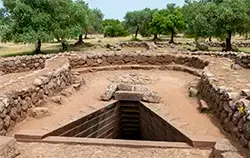 Bij archeologische opgravingen worden metaaldetectoren gebruikt om metalen voorwerpen op te sporen.