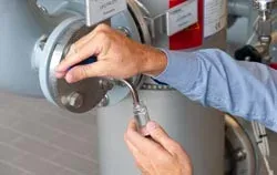 pH-meter bij het nemen van monsters in een waterzuiveringsinstallatie.