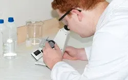 Toepassing van de ABBE-tafelrefractometer