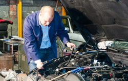 Endoscoop bij het inspecteren van een voertuig