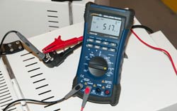 Isolatiemeetapparaat bij controle van een muffeloven.