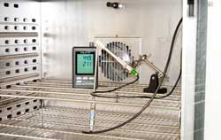 Luchtvochtigheidsmeter bij testen in het kalibratielaboratorium.