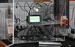 Deeltjesmeter PCE-RCM 16 tijdens de kalibratie.