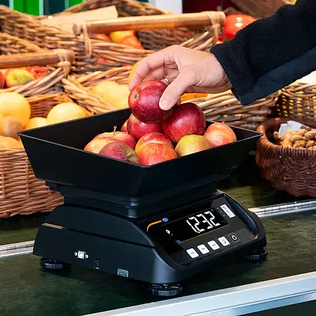 compacte  weegschaal in gebruik