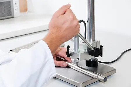 Hardheidsmeter PCE-5000 bij metingen