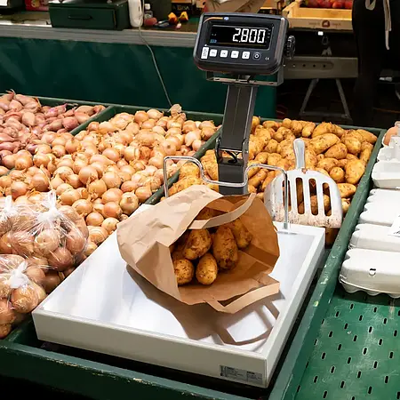 industriële weegschaal in gebruik