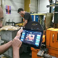 Geluidsmeter PCE-MSV 10 gebruik bij een machine