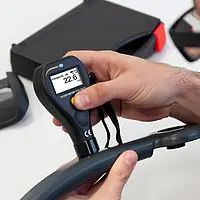 Materiaaltester in gebruik