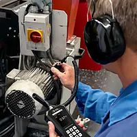 Trillingsmeter in gebruik